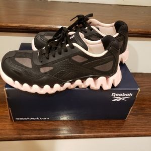 Women's Reebok Composite Toe Metal Free Work Shoe - size 8